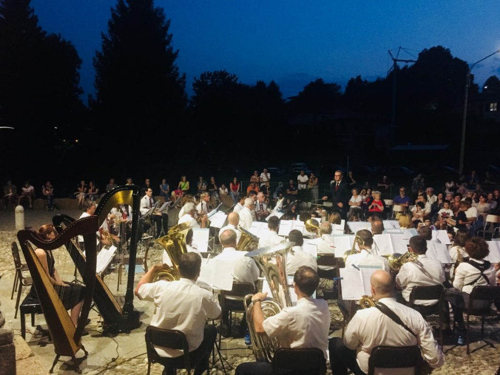 021-Elena-Guarneri-arpa-arpista-banda-concerto