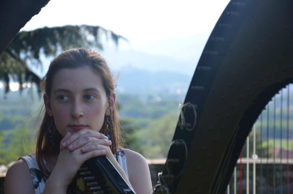 026-Elena-Guarneri-arpa-arpista-Taino-parco-concerto