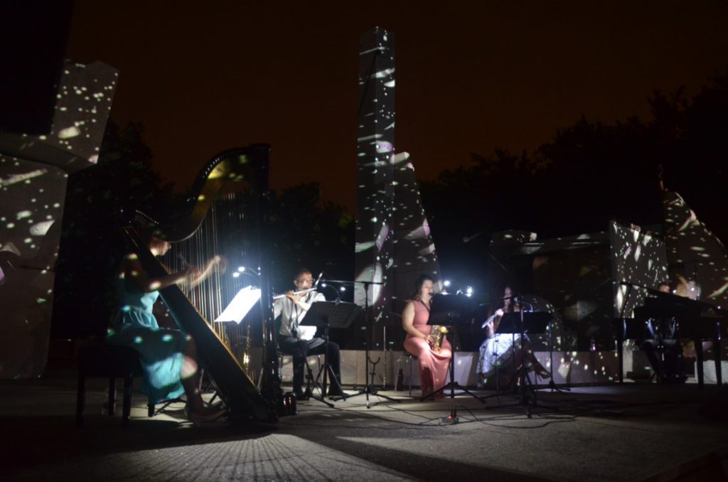 027-Elena-Guarneri-arpa-arpista-Taino-videomapping