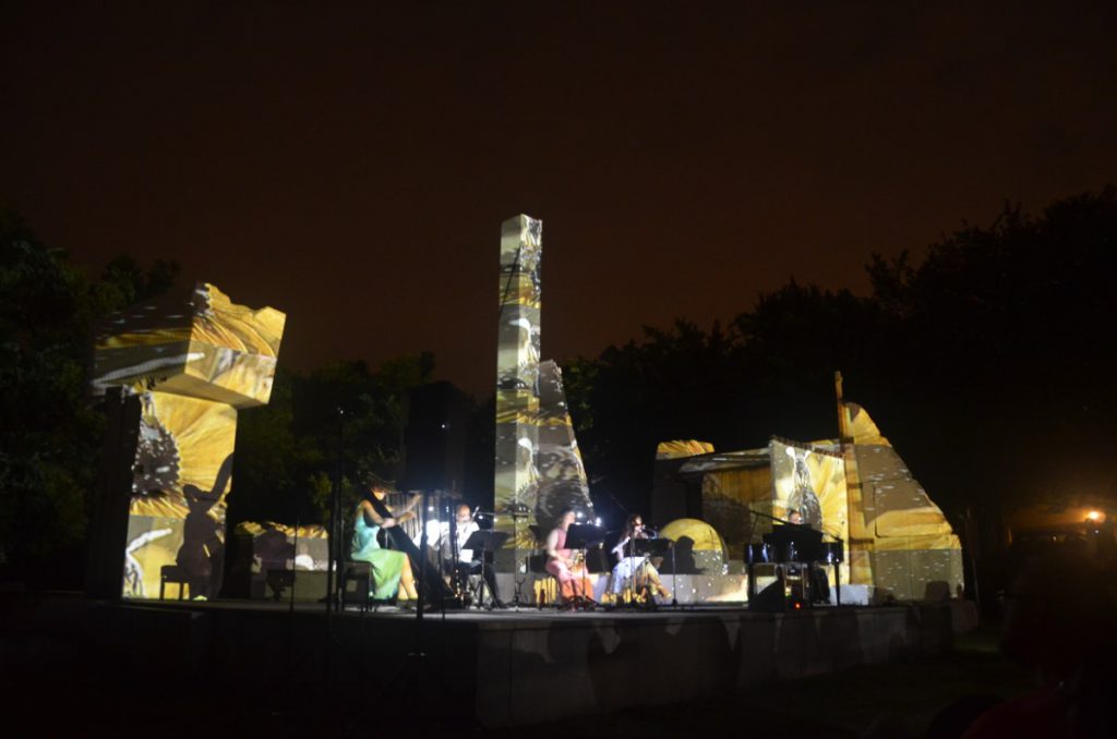 028-Elena-Guarneri-arpa-arpista-videomapping-Galec