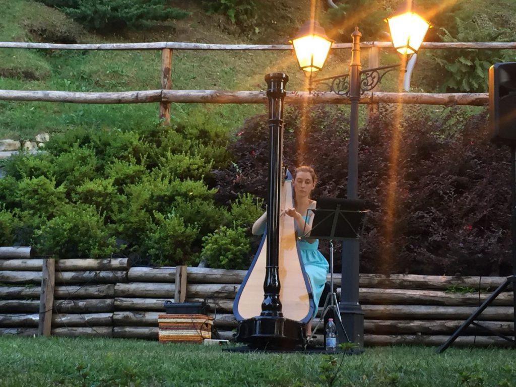 033-Elena-Guarneri-arpa-arpista-evento-festa-Cuvio